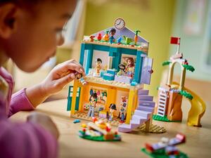 LEGO 42636 Lifestyle cons 2